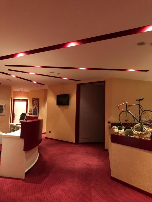 Grand Hotel Petrol - Image 5