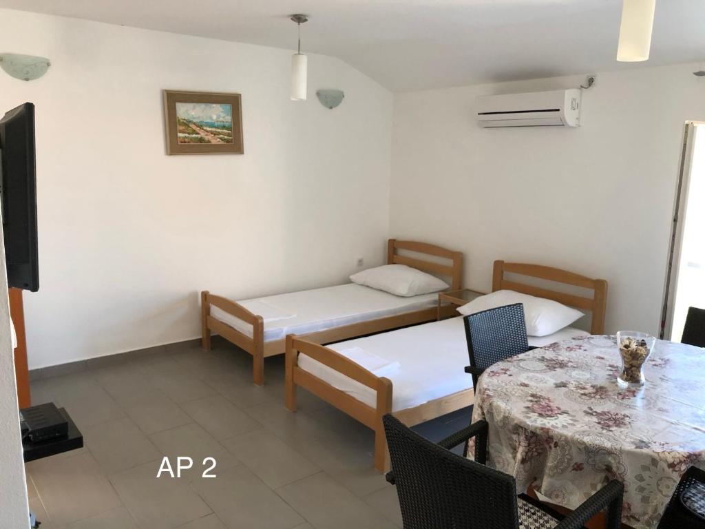 Tempat tidur dalam kamar di Apartments Zora