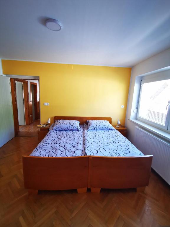 Postel nebo postele na pokoji v ubytování Apartmaji Tomšič