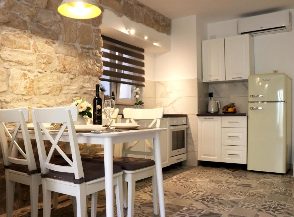 Kuchyňa alebo kuchynka v ubytovaní Apartman Muracca