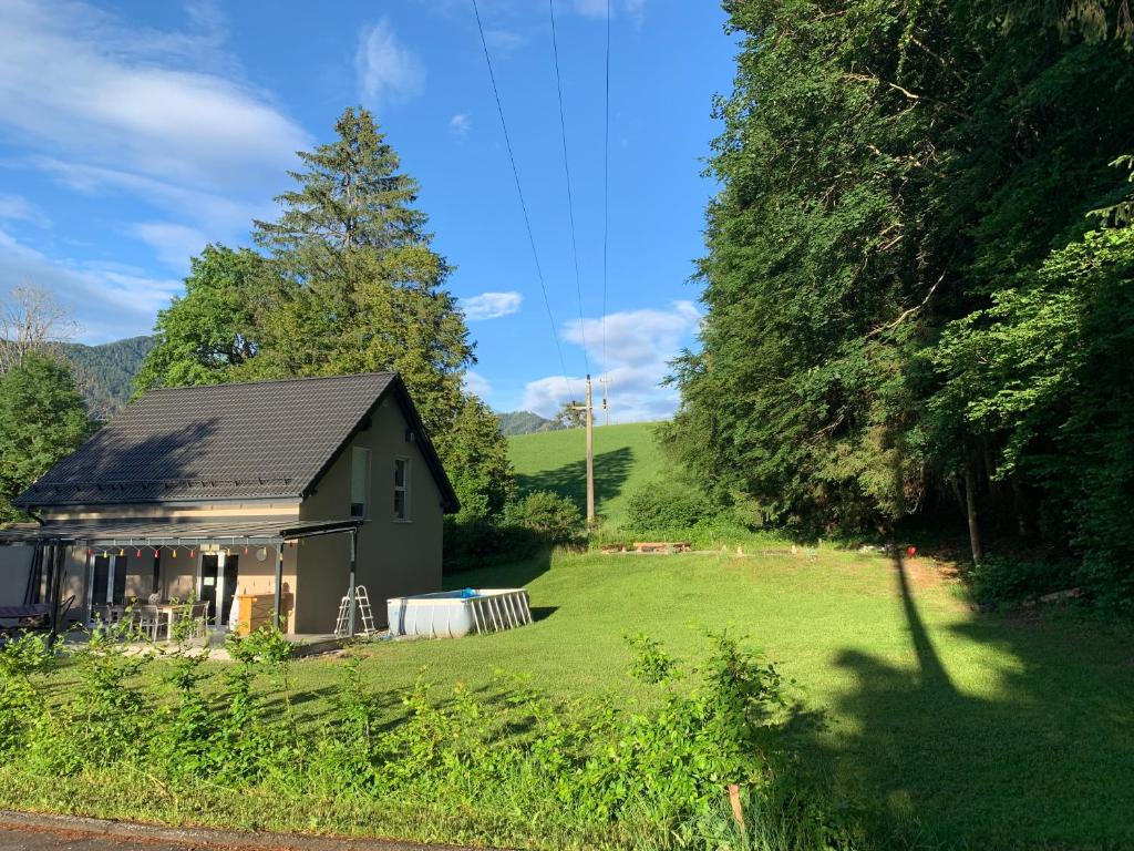 a small house in the middle of a yard at Haus Rading in Rading