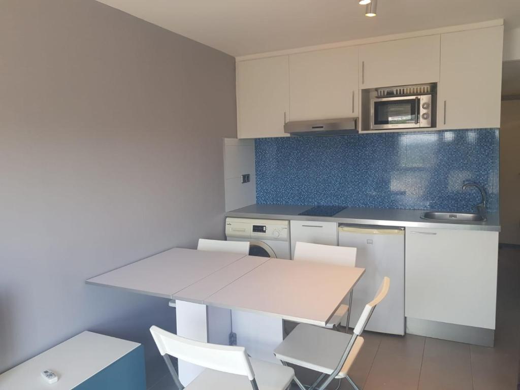 Kuchyň nebo kuchyňský kout v ubytování Apartamento Playa Ampuriabrava