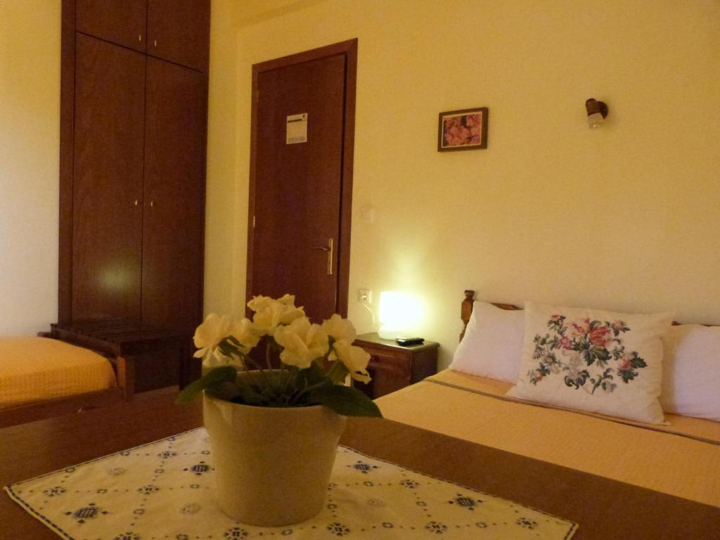 Postel nebo postele na pokoji v ubytování Hotel Dimoula