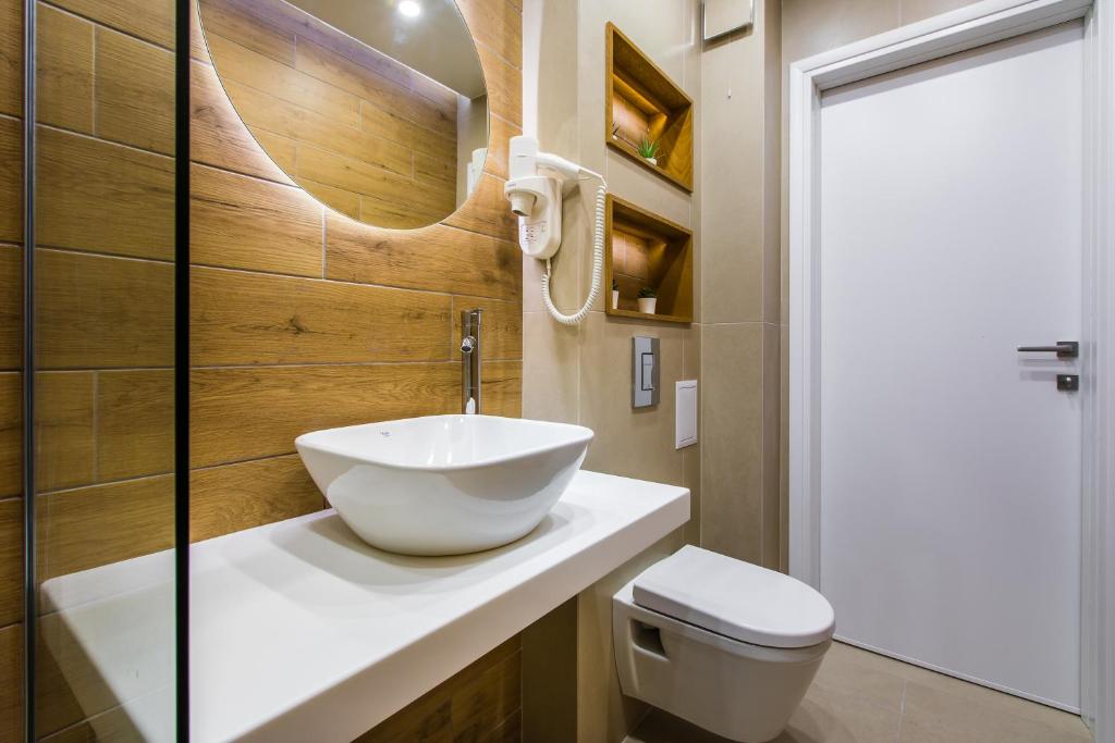 HillHouse Plovdiv - Deluxe Double Room - Ground Floor