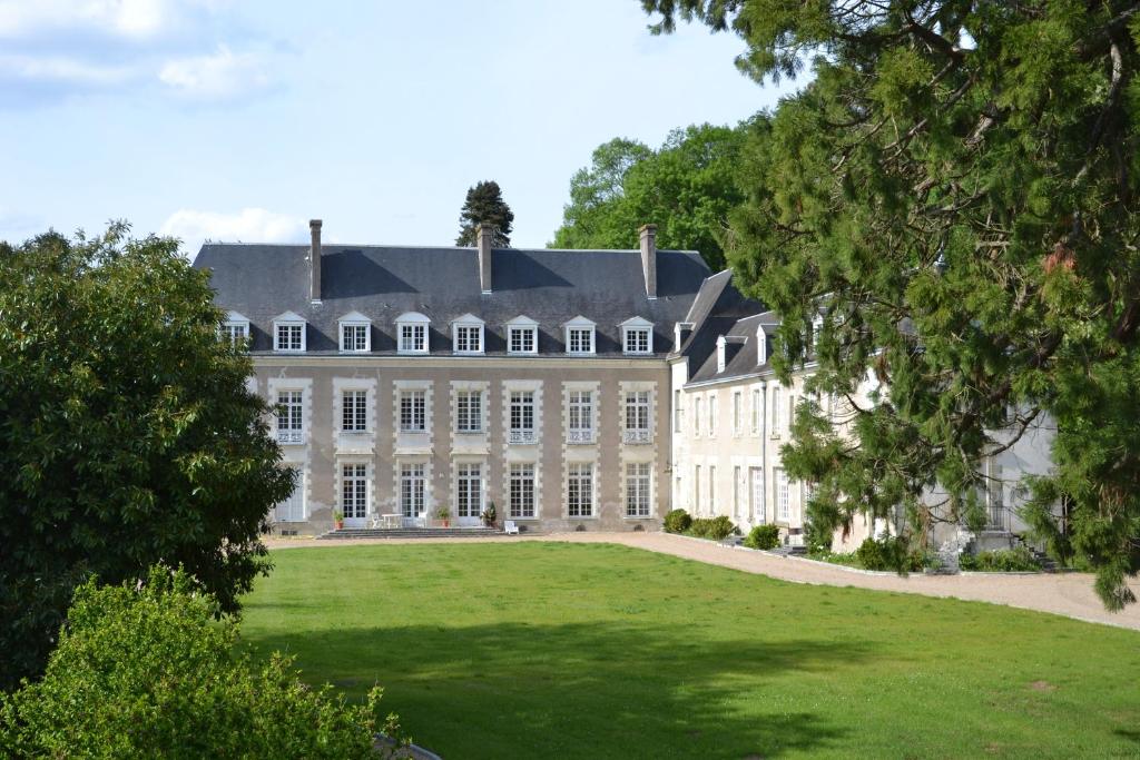 a large white house with a large lawn at Château de Saint Ouen les Vignes in Saint-Ouen-les-Vignes