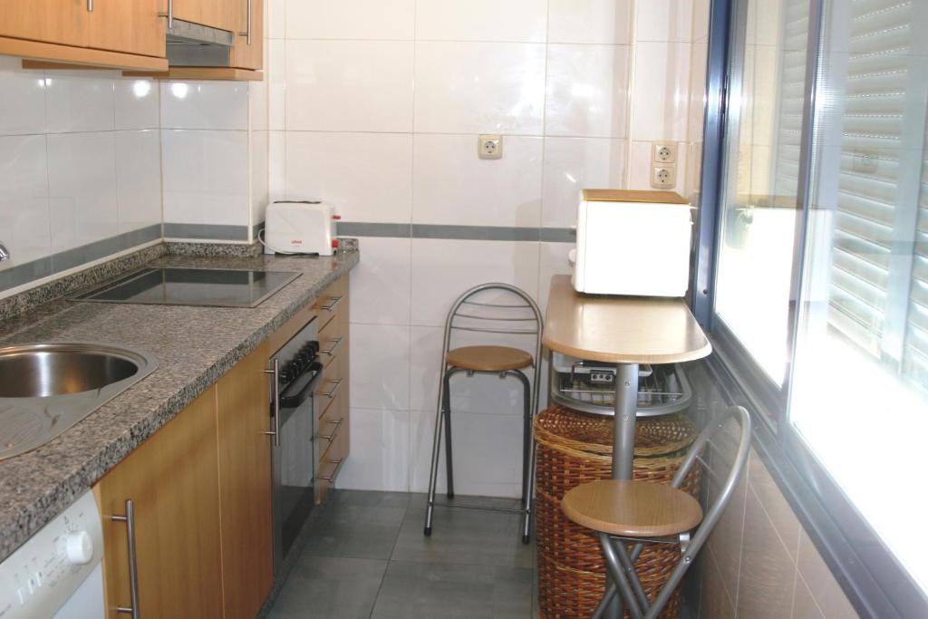 Kuchyňa alebo kuchynka v ubytovaní APARTAMENTO MALAGA CENTRO Y PLAYA-PARKING