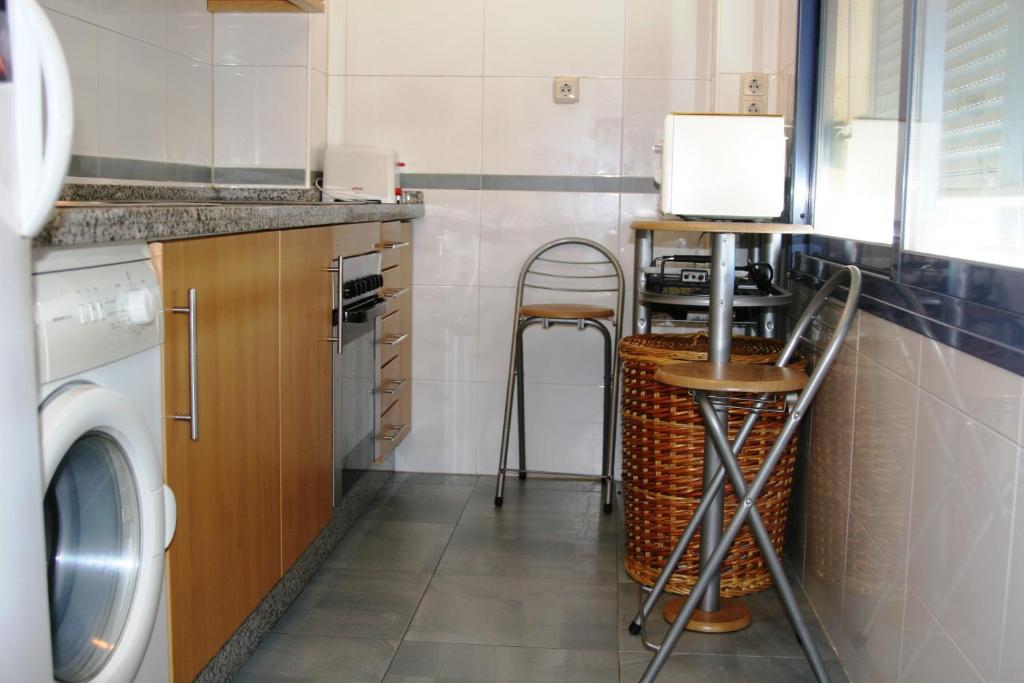 Kuchyňa alebo kuchynka v ubytovaní APARTAMENTO MALAGA CENTRO Y PLAYA-PARKING