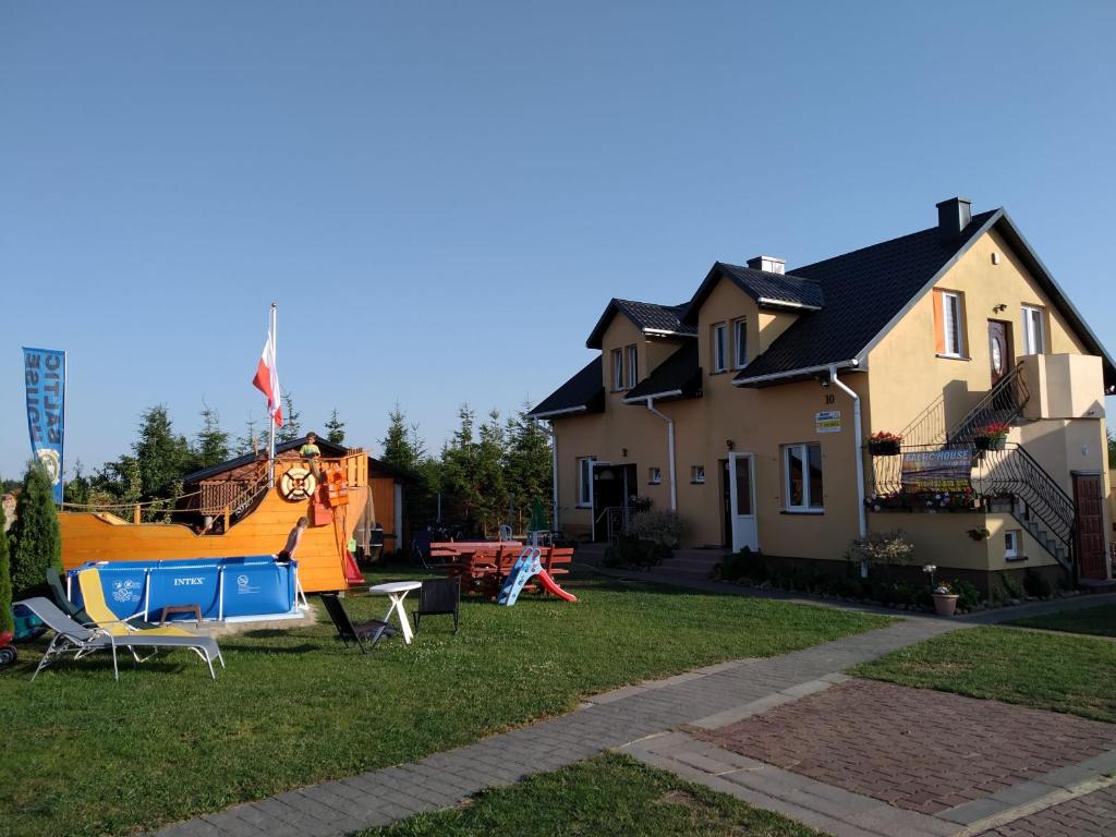a yard with a house and a playground at Baltic-House in Gąski