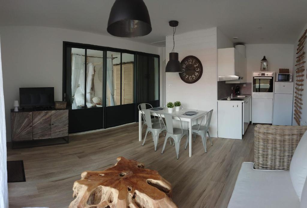 Nos Îles - One-Bedroom House