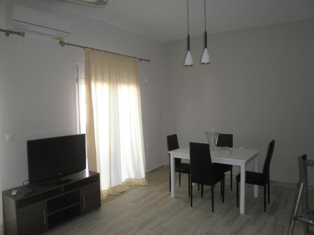 Televízia a/alebo spoločenská miestnosť v ubytovaní CENTRAL LUXURIOUS SUITE NEAR LIGHTHOUSE