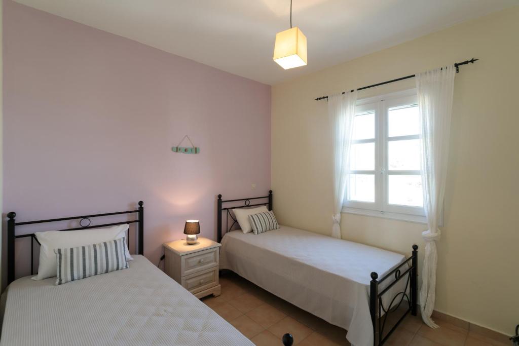 Postel nebo postele na pokoji v ubytování Salty Apartments Sea View Naxos