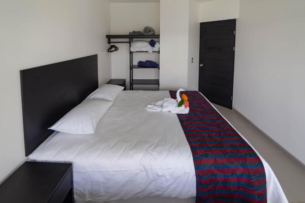 Postel nebo postele na pokoji v ubytování Uvita Paradise