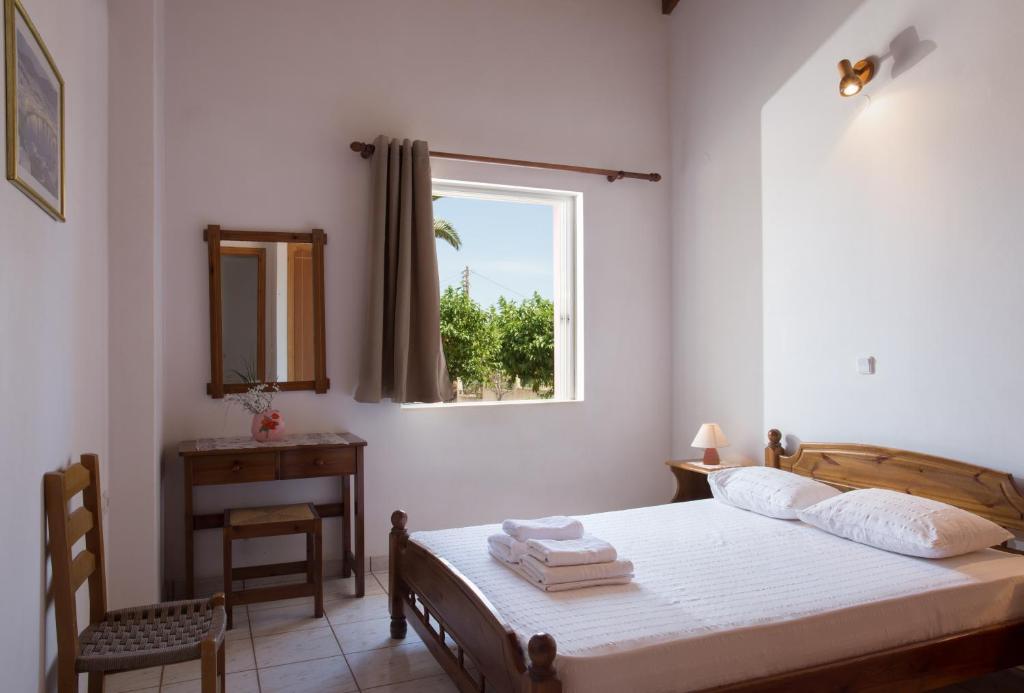 A bed or beds in a room at Ambelakia Studios