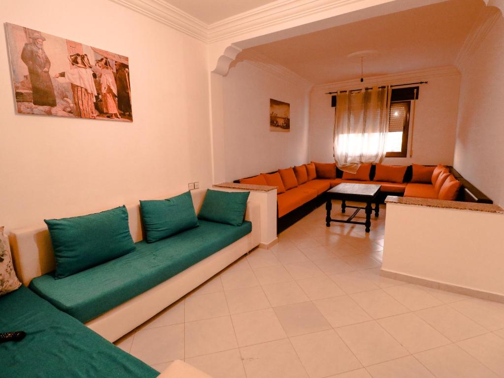 Posezení v ubytování Oued Laou Apartment