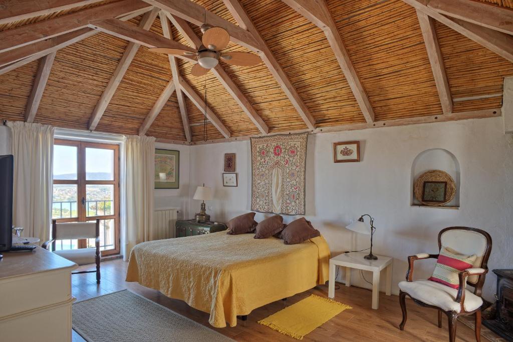 a bedroom with a bed and a ceiling fan at La Casa de Bovedas Charming Inn in Arcos de la Frontera