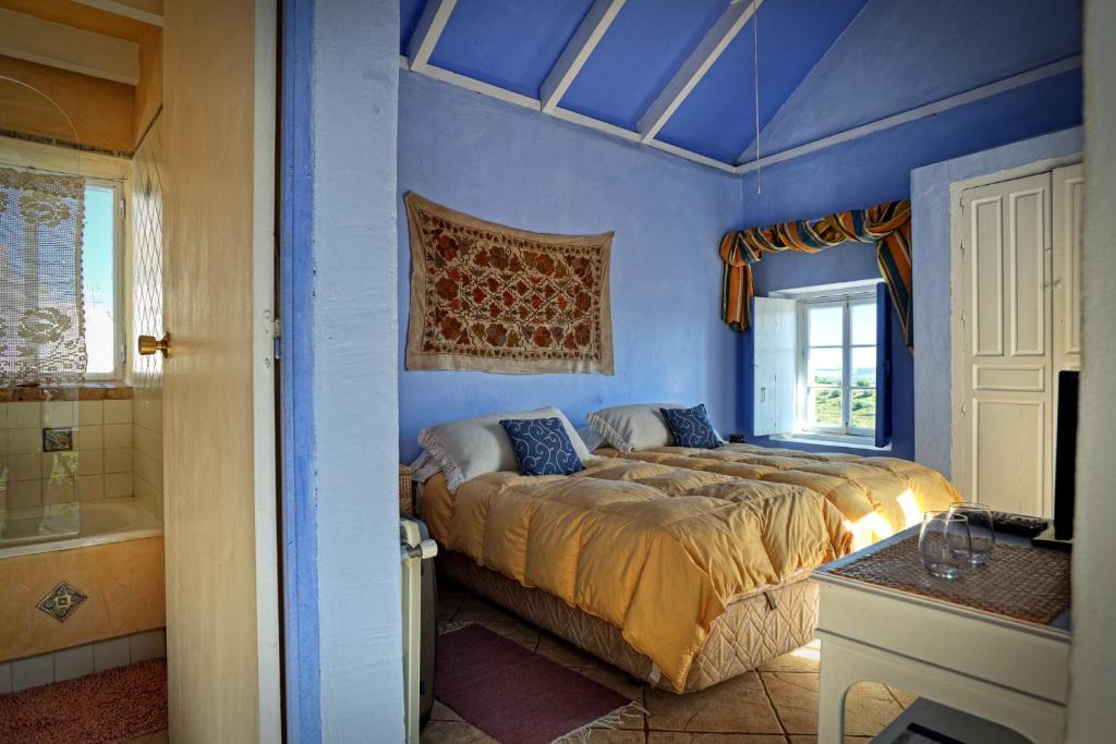 Postel nebo postele na pokoji v ubytování La Casa de Bovedas Charming Inn