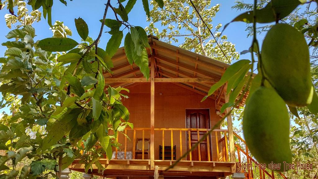 Balkón nebo terasa v ubytování Sigiriya Free View Tree House & Villa