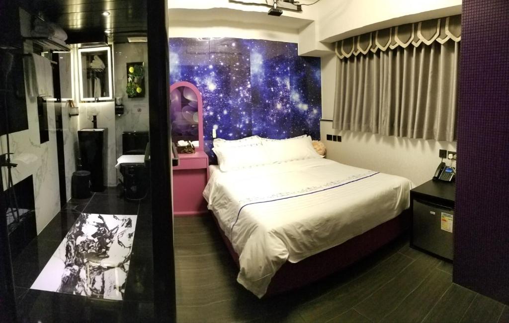 Postel nebo postele na pokoji v ubytování Star City Hotel