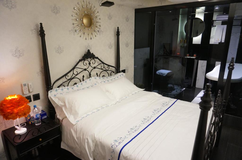 Postel nebo postele na pokoji v ubytování Star City Hotel