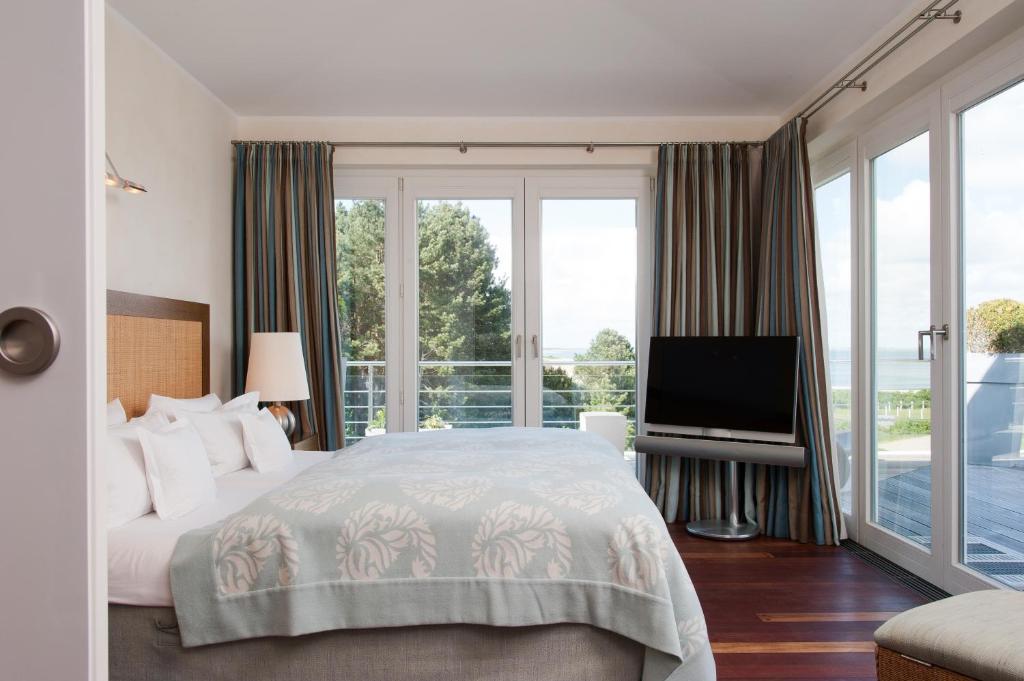 TV a/nebo společenská místnost v ubytování Hotel Fährhaus