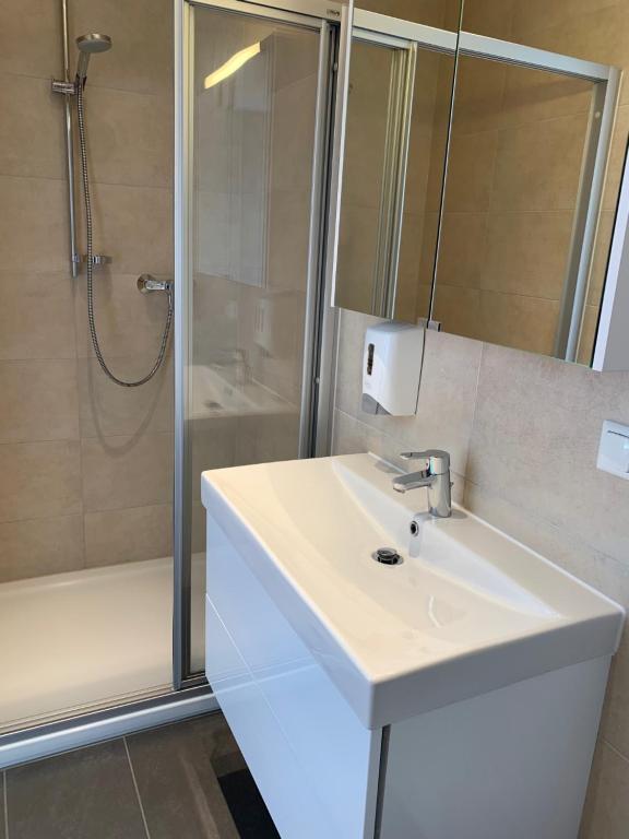 Koupelna v ubytování Pension Steinbichler - Apartments und Zimmer Check in 24-7