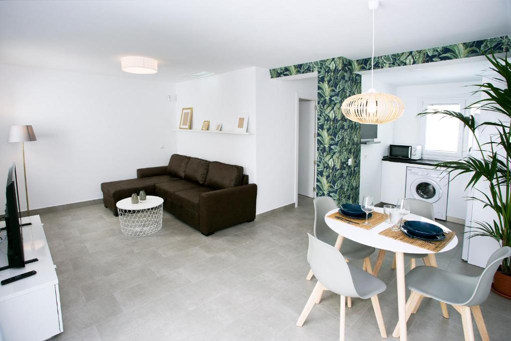 Kuchnia lub aneks kuchenny w obiekcie MONKÓ - MANGO & TROPYCAL APARTMENT o