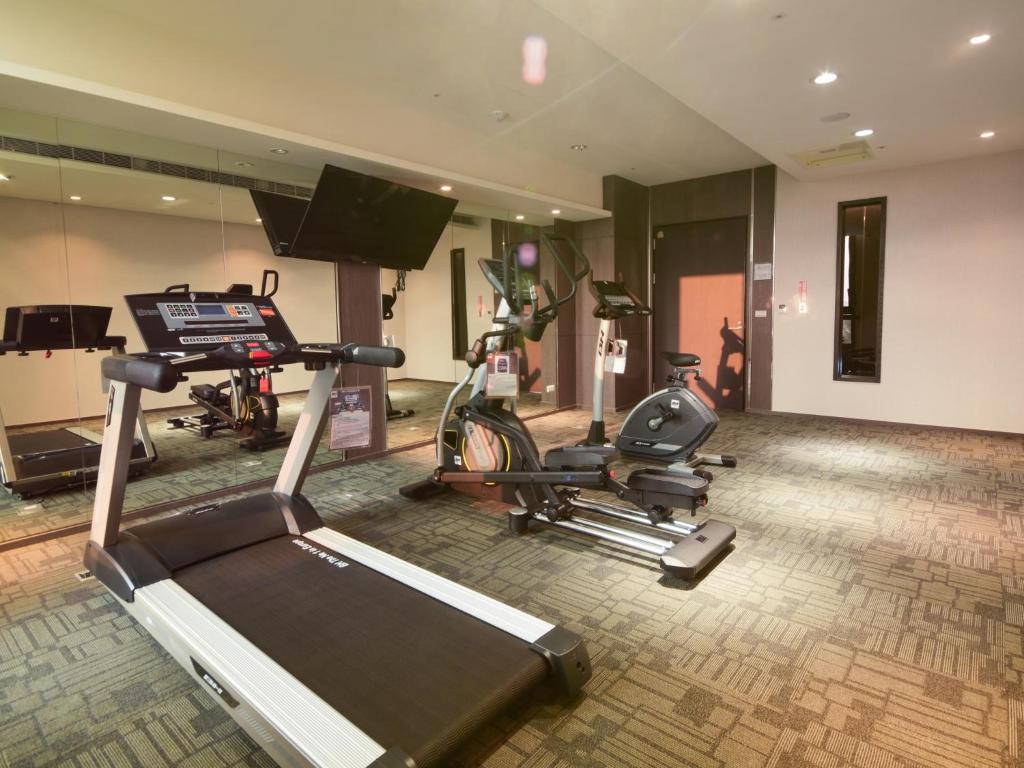 Fitness centrum a/nebo fitness zařízení v ubytování Lai Hotel