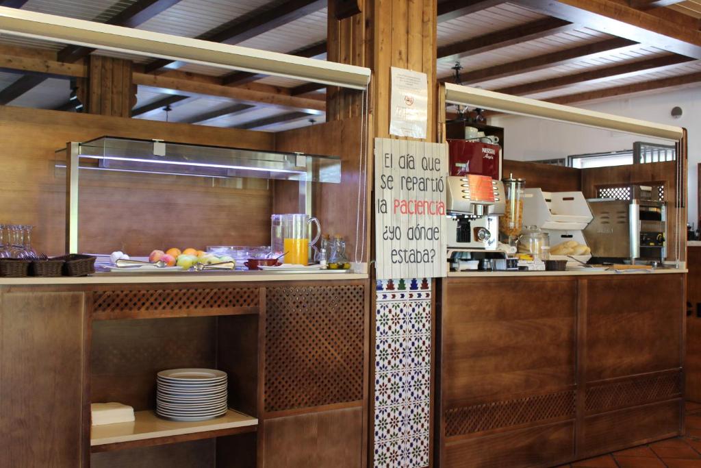 Kuchyňa alebo kuchynka v ubytovaní Hostal y Apartamento Rural Los Naranjos