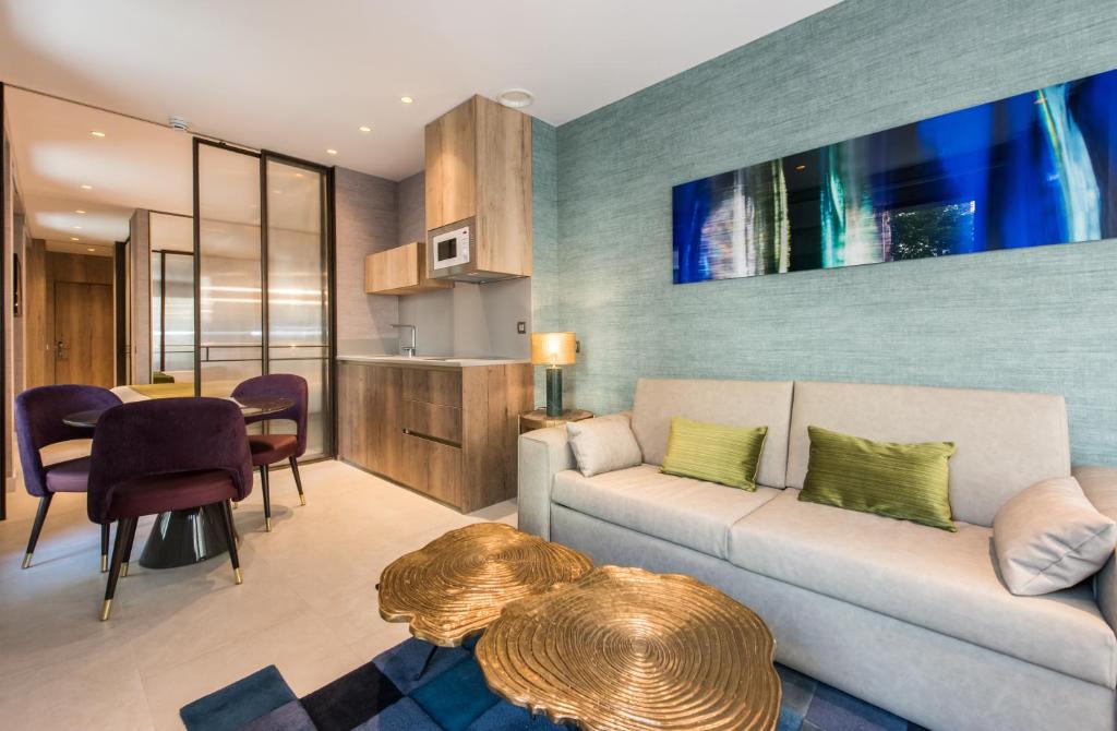 The Garden Suites - Deluxe Apartment