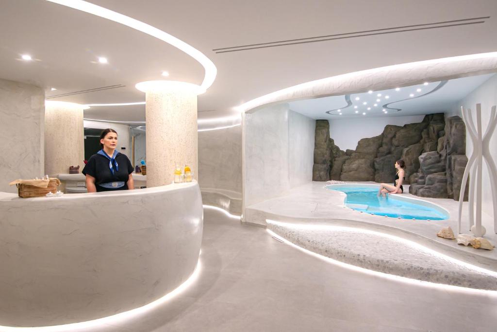 Acroterra Rosa Hotel & Spa