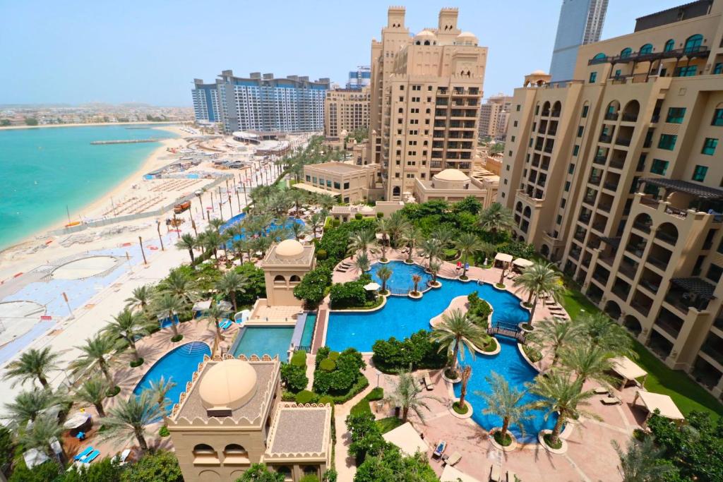 Apartment Seaview+Full access to beach club+High Floor⎮2-BR Palm Jumeirah,  Dubai, UAE - Booking.com