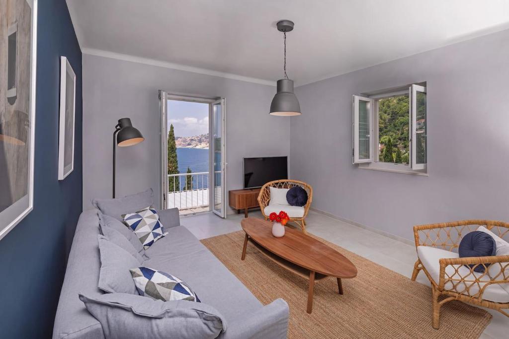 Posedenie v ubytovaní St Jakov Superior Beach Apartment with Free Parking