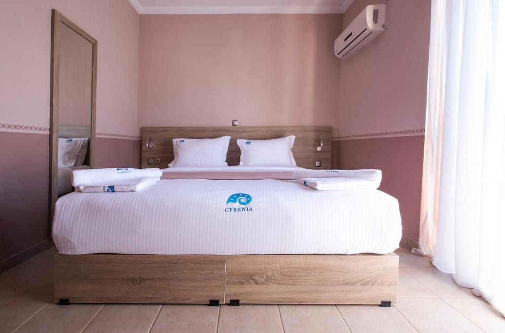 Postel nebo postele na pokoji v ubytování Cyrenia Guesthouse