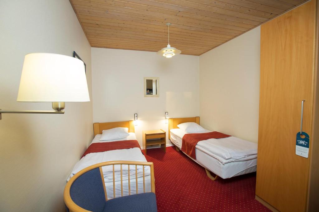 Postel nebo postele na pokoji v ubytování Agerskov Kro & Hotel