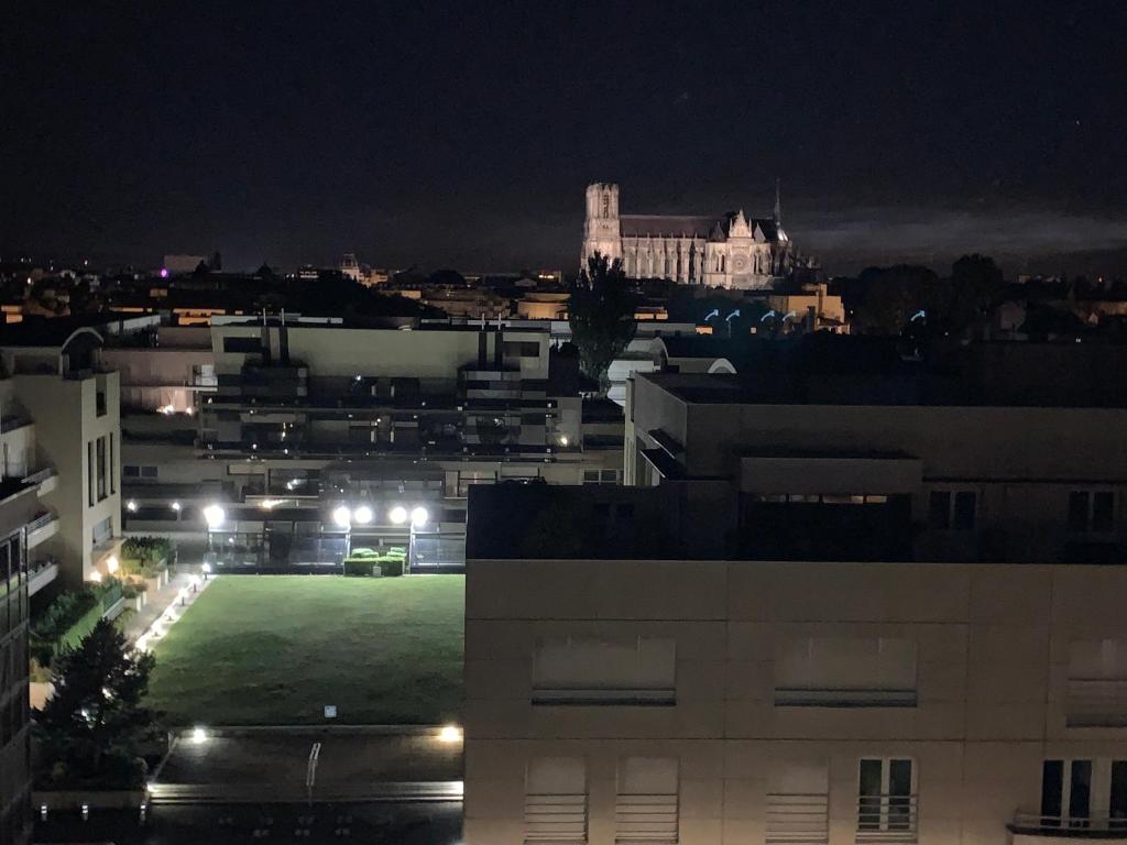 Γενική άποψη της πόλης Ρενς ή θέα της πόλης από  αυτό το διαμέρισμα
