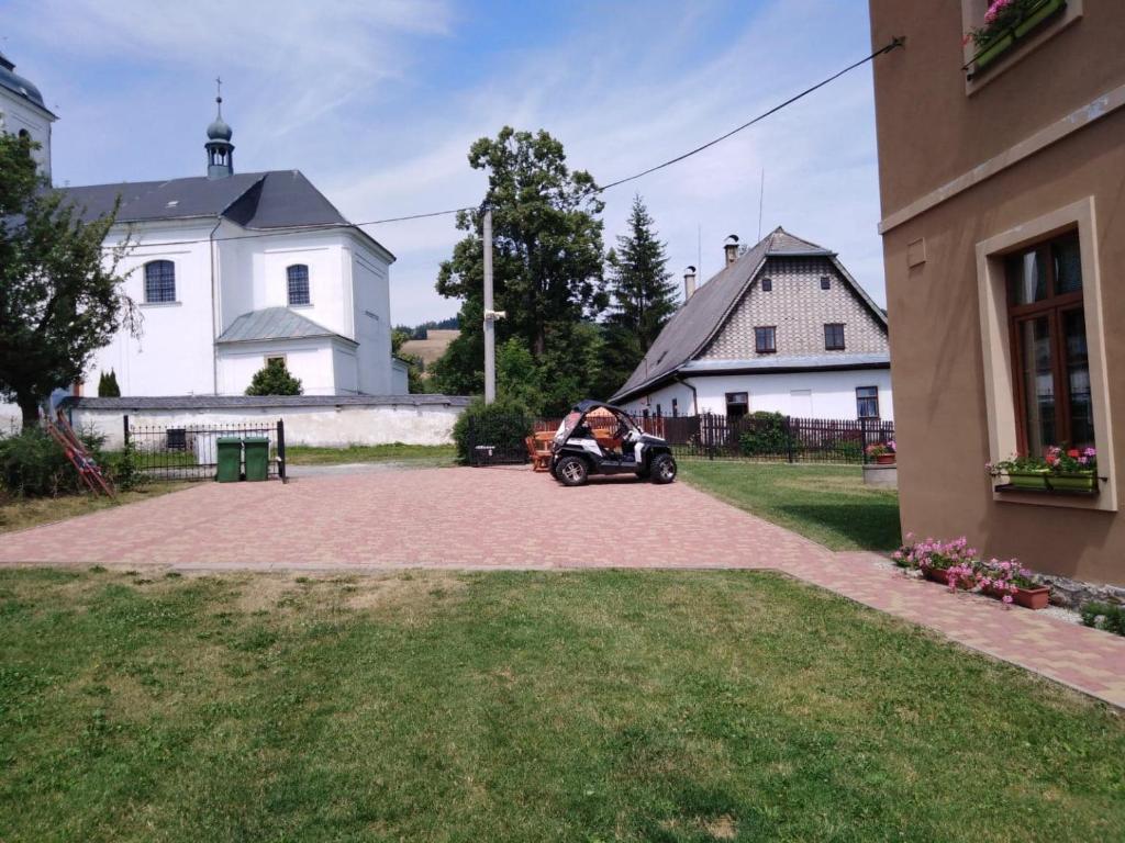 Zahrada ubytování Pension Stará škola Vysoké Žibřidovice