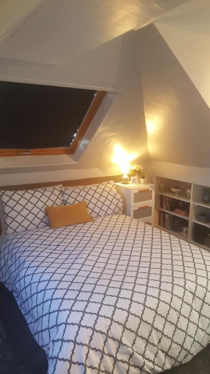 a bedroom with a large bed in a room at Comfy Room Well Located in Crystal Palace