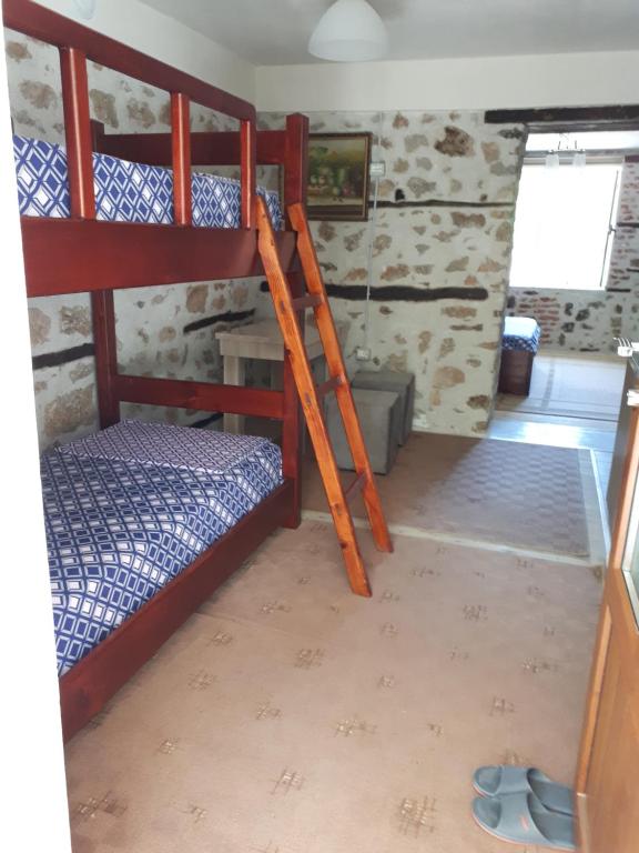 Bona's Home - Image 8