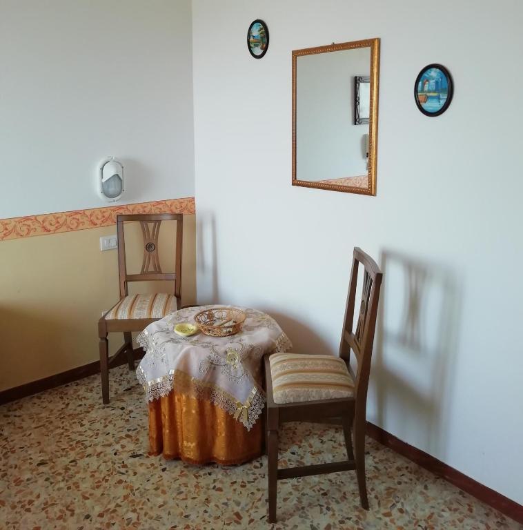 Postel nebo postele na pokoji v ubytování Albergo La Torre
