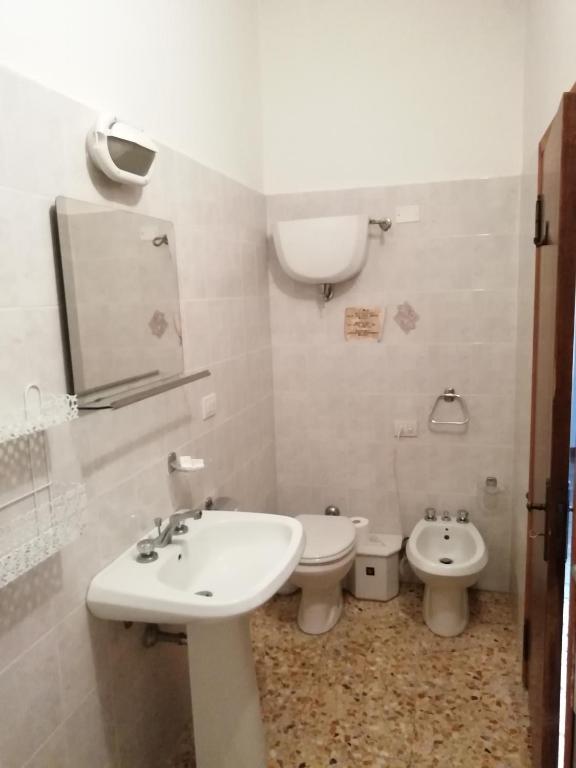 Koupelna v ubytování Albergo La Torre