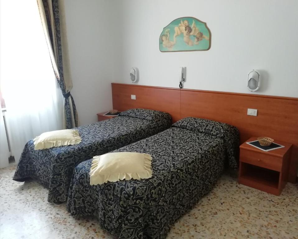 Postel nebo postele na pokoji v ubytování Albergo La Torre