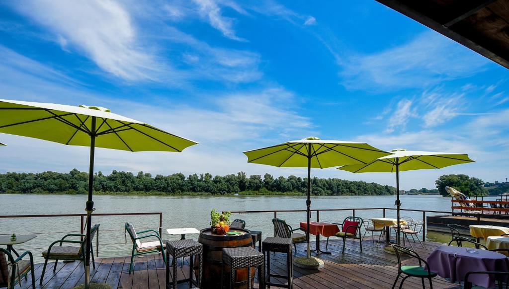 Výhled na řeku, která protéká v blízkosti hostelu