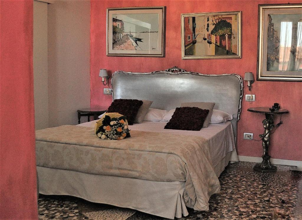 Postel nebo postele na pokoji v ubytování Relais Alcova del Doge