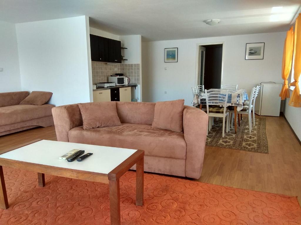 Posedenie v ubytovaní Apartments Grkinić