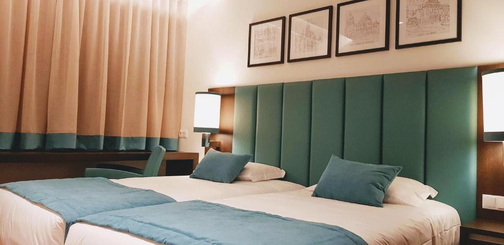 En eller flere senge i et værelse på Porto City Hotel