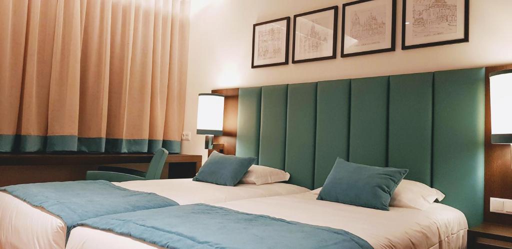 Ένα ή περισσότερα κρεβάτια σε δωμάτιο στο Porto City Hotel