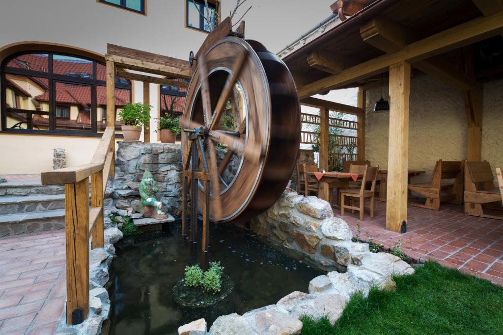 Hotel Selsky Dvur - Bohemian Village Courtyard - Resim 32