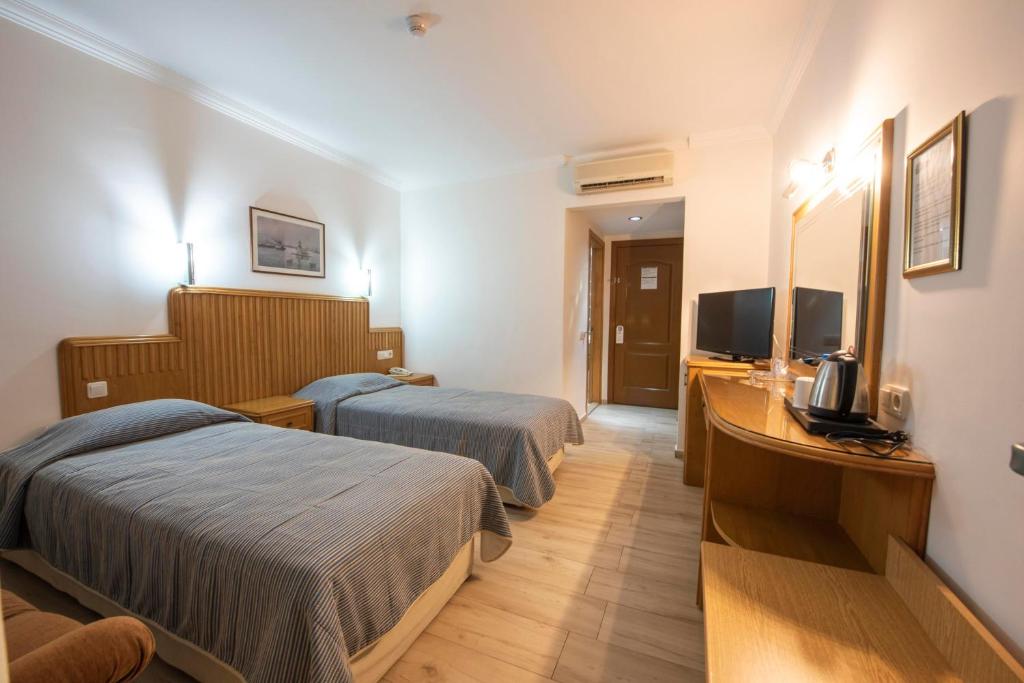 Postel nebo postele na pokoji v ubytování Belcehan Hotel