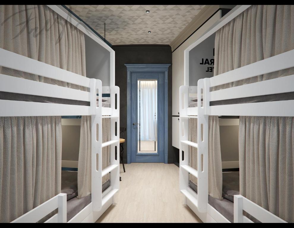 Postel nebo postele na pokoji v ubytování Central Hostel