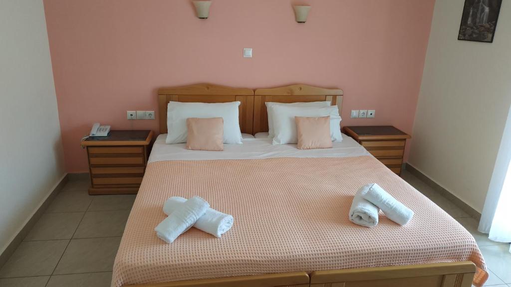 Postel nebo postele na pokoji v ubytování Hotel Patelis